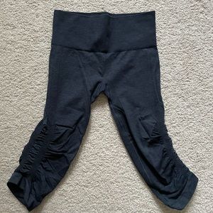 Lululemon rare In The Flow Crops navy size 2